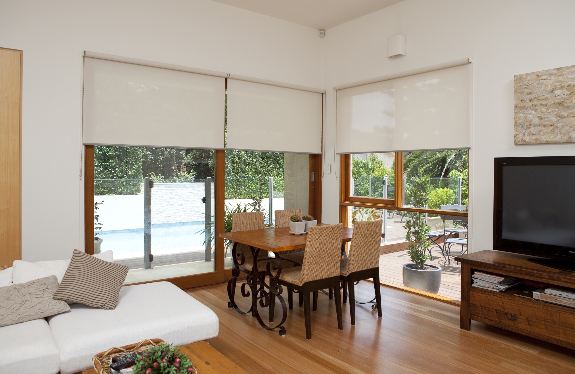 roller blind (features)r