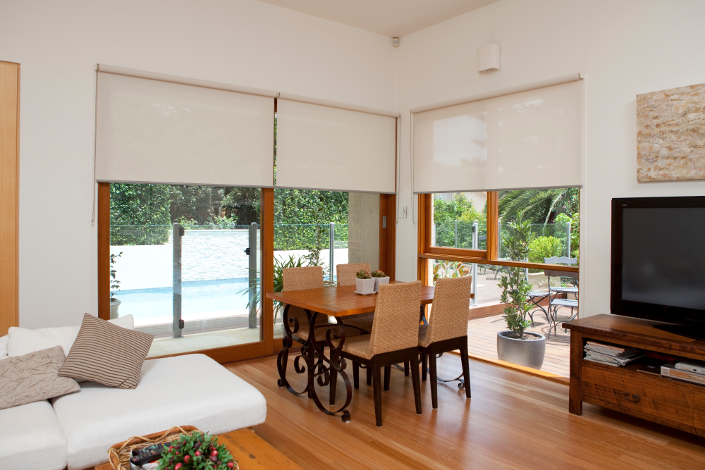 roller blind (features)